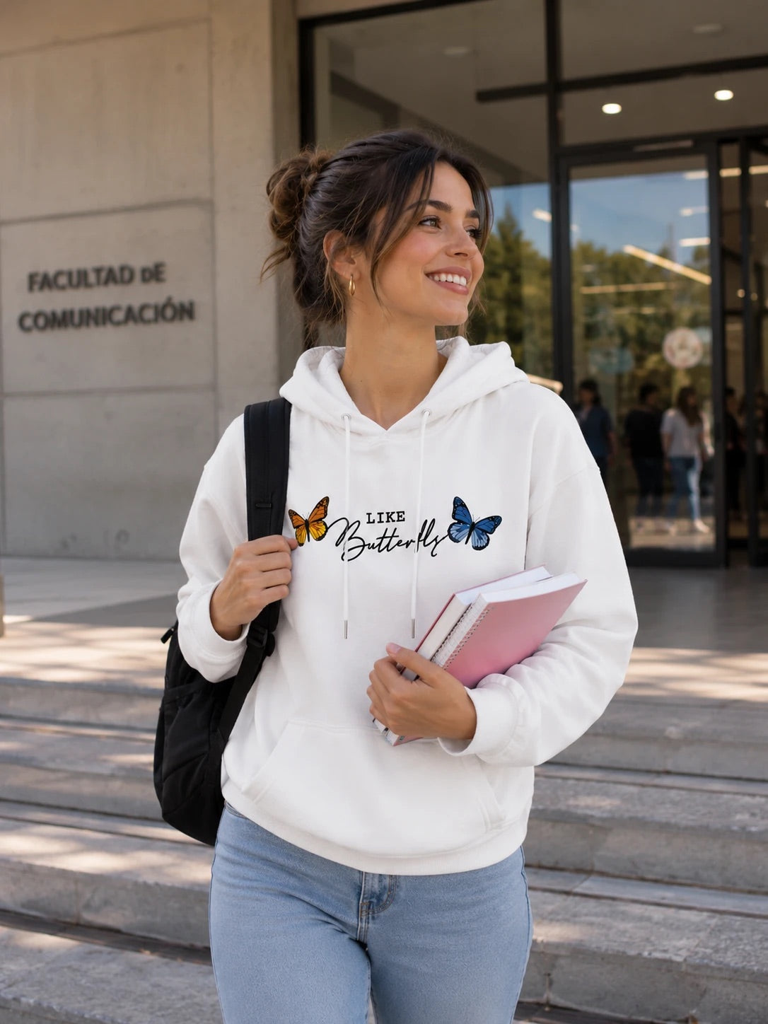 Universitaria con el buso Like Butterflies